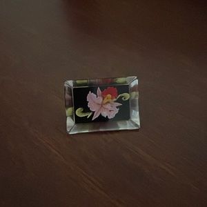 Flower pin